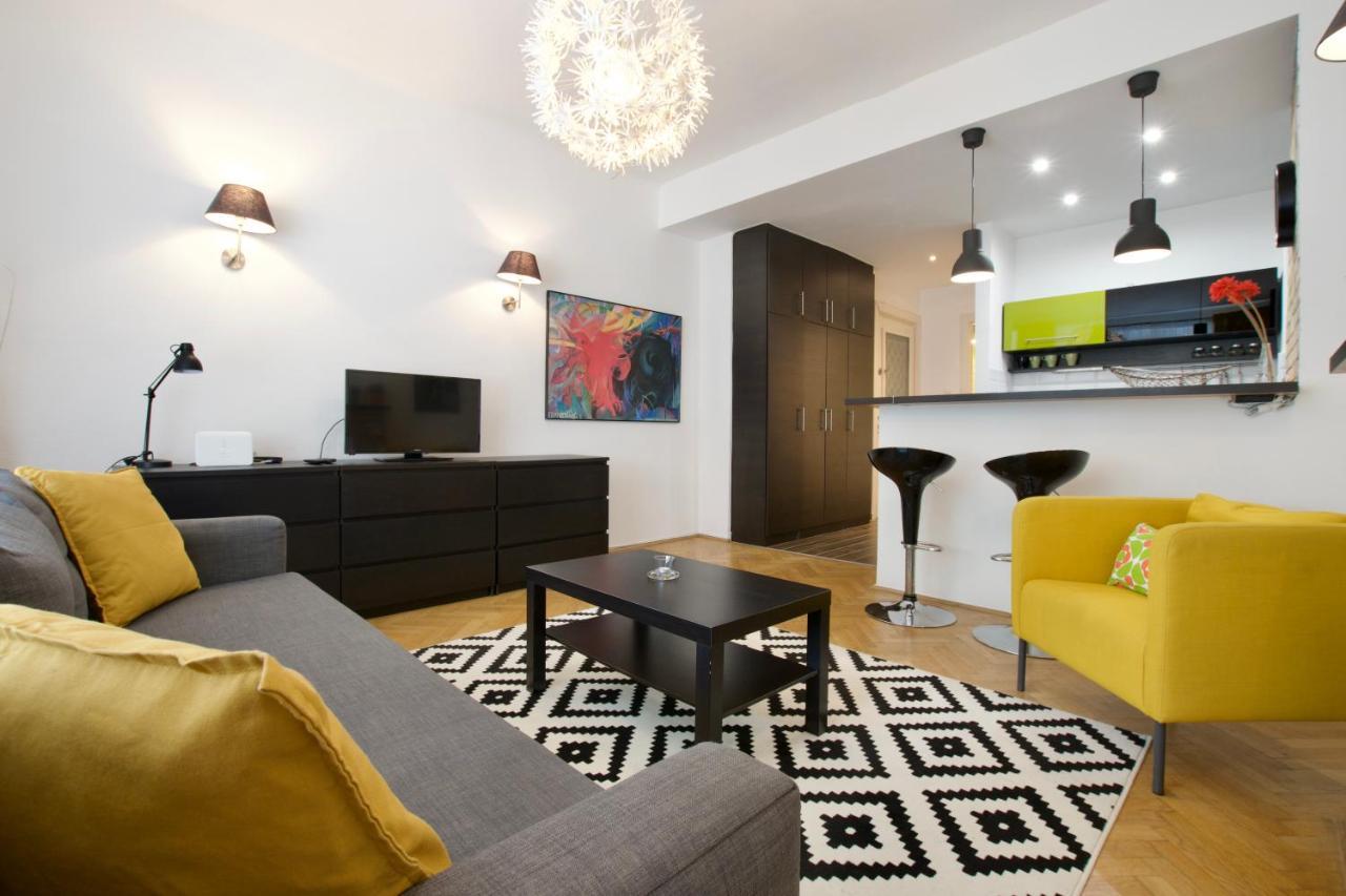Standard Apartment By Hi5 - Center Of City Center Budapest Bagian luar foto