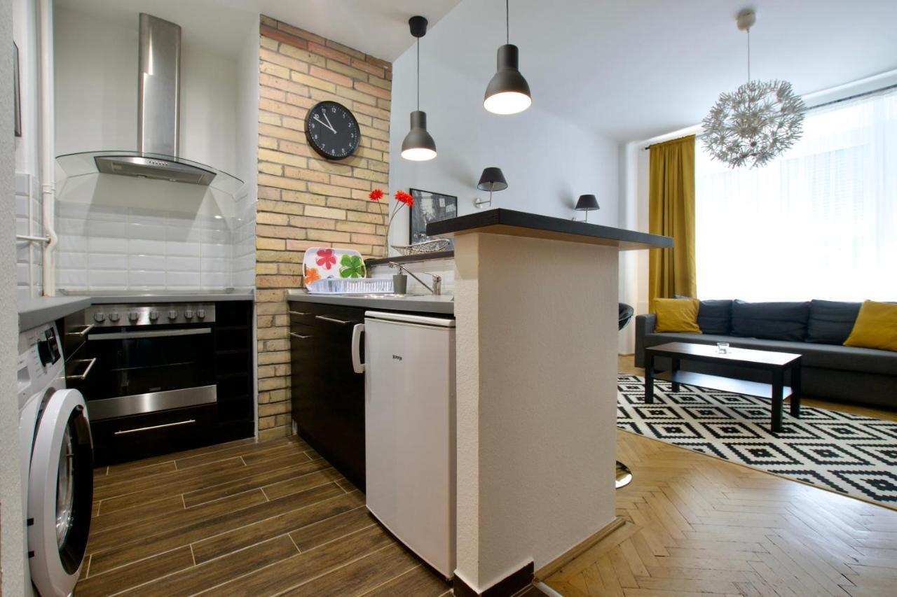 Standard Apartment By Hi5 - Center Of City Center Budapest Bagian luar foto