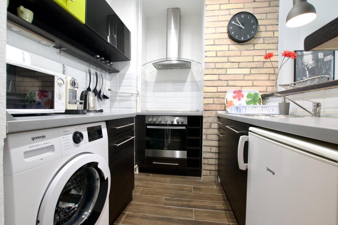 Standard Apartment By Hi5 - Center Of City Center Budapest Bagian luar foto
