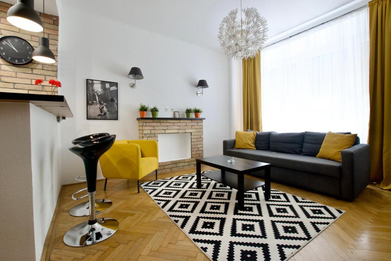 Standard Apartment By Hi5 - Center Of City Center Budapest Bagian luar foto